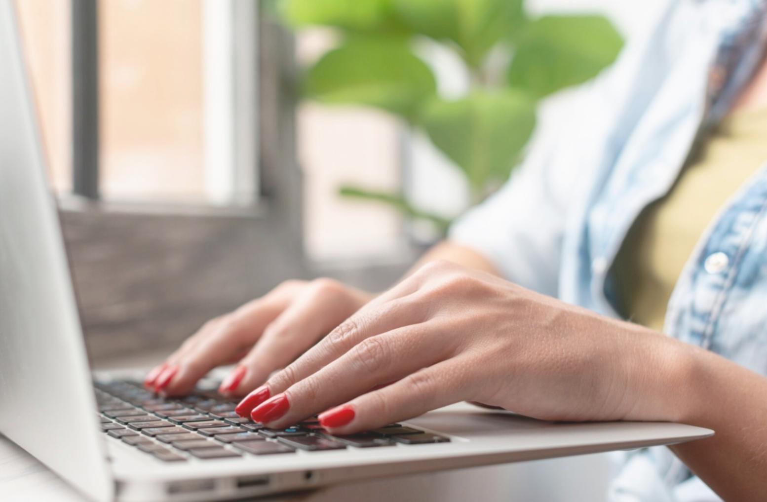 Documentos financieros y análisis de datos empresariales
